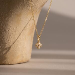Round Pearl Blossom Necklace - Gradwandrung