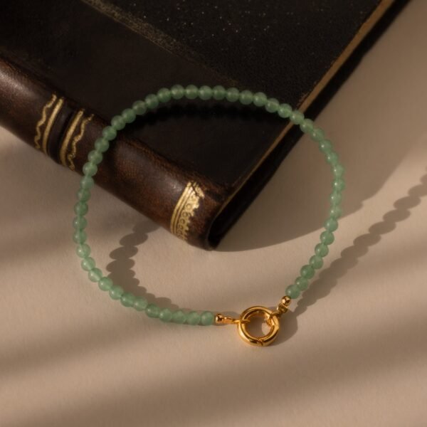 Pearl and Jade-Tone Charm Bracelet - Gradwandrung