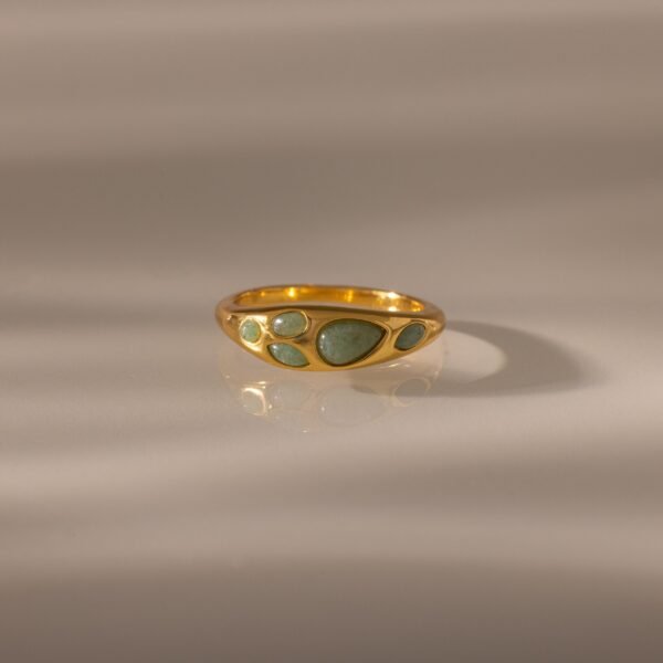 Jade-Tone Dewdrop Ring - Gradwandrung