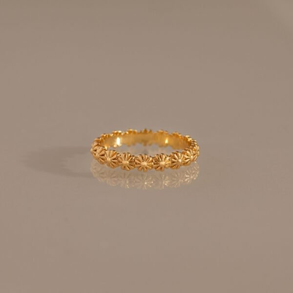 gradwandrung-daisy-eternity-ring-1 Daisy Eternity Ring - Gradwandrung