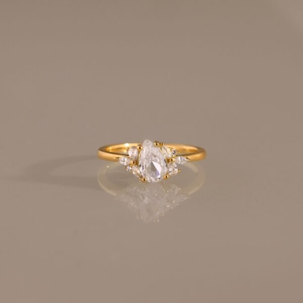 Crystal Petal Ring - Gradwandrung
