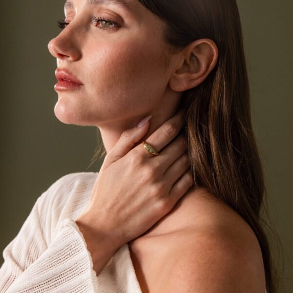 Jade-Tone Dewdrop Ring - Gradwandrung