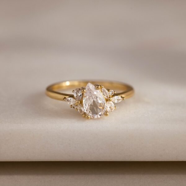 Crystal Petal Ring - Gradwandrung